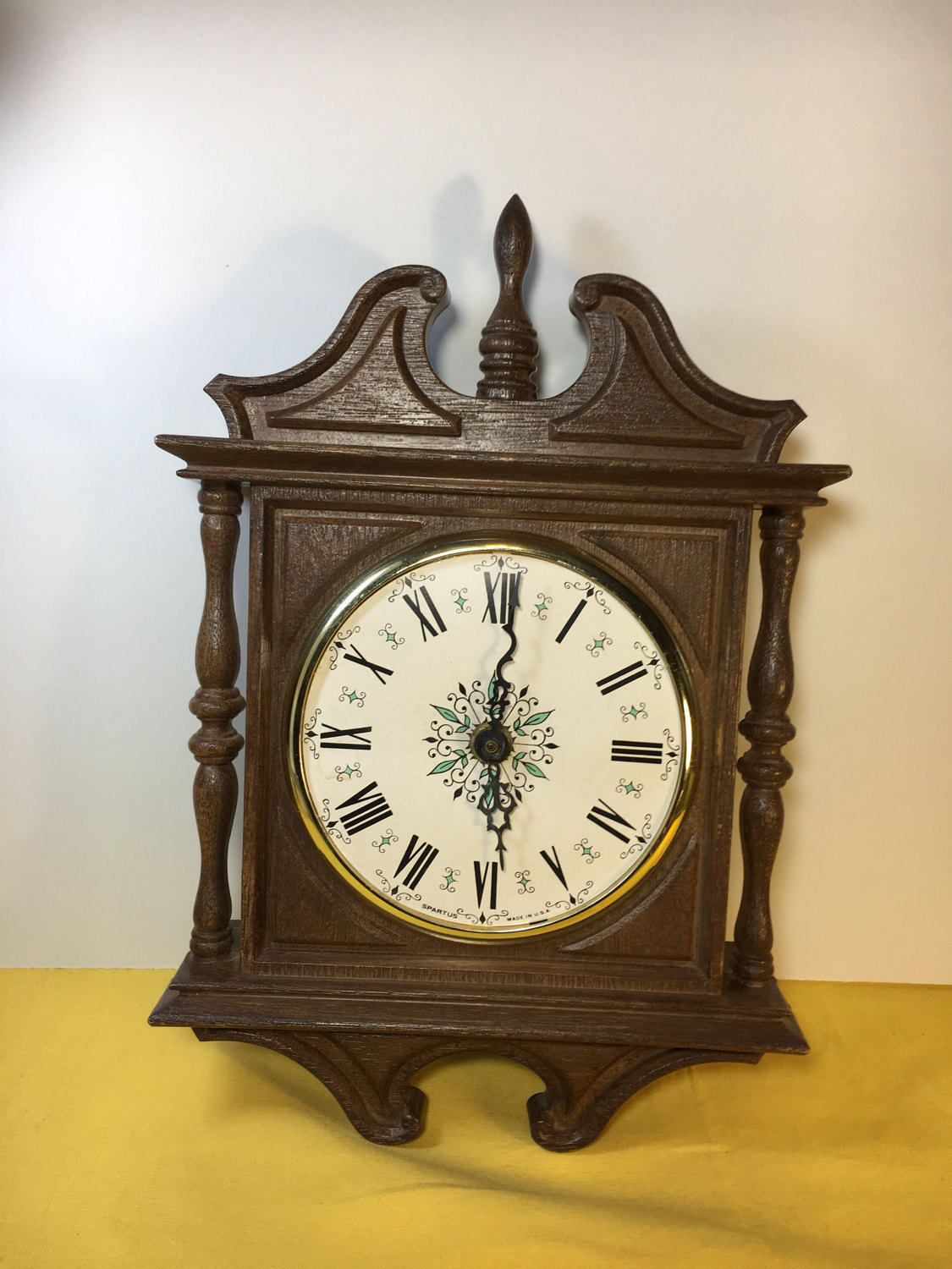 Vintage Spartus Model 144 Electric Wall Clock, Wood Look Wall Clock