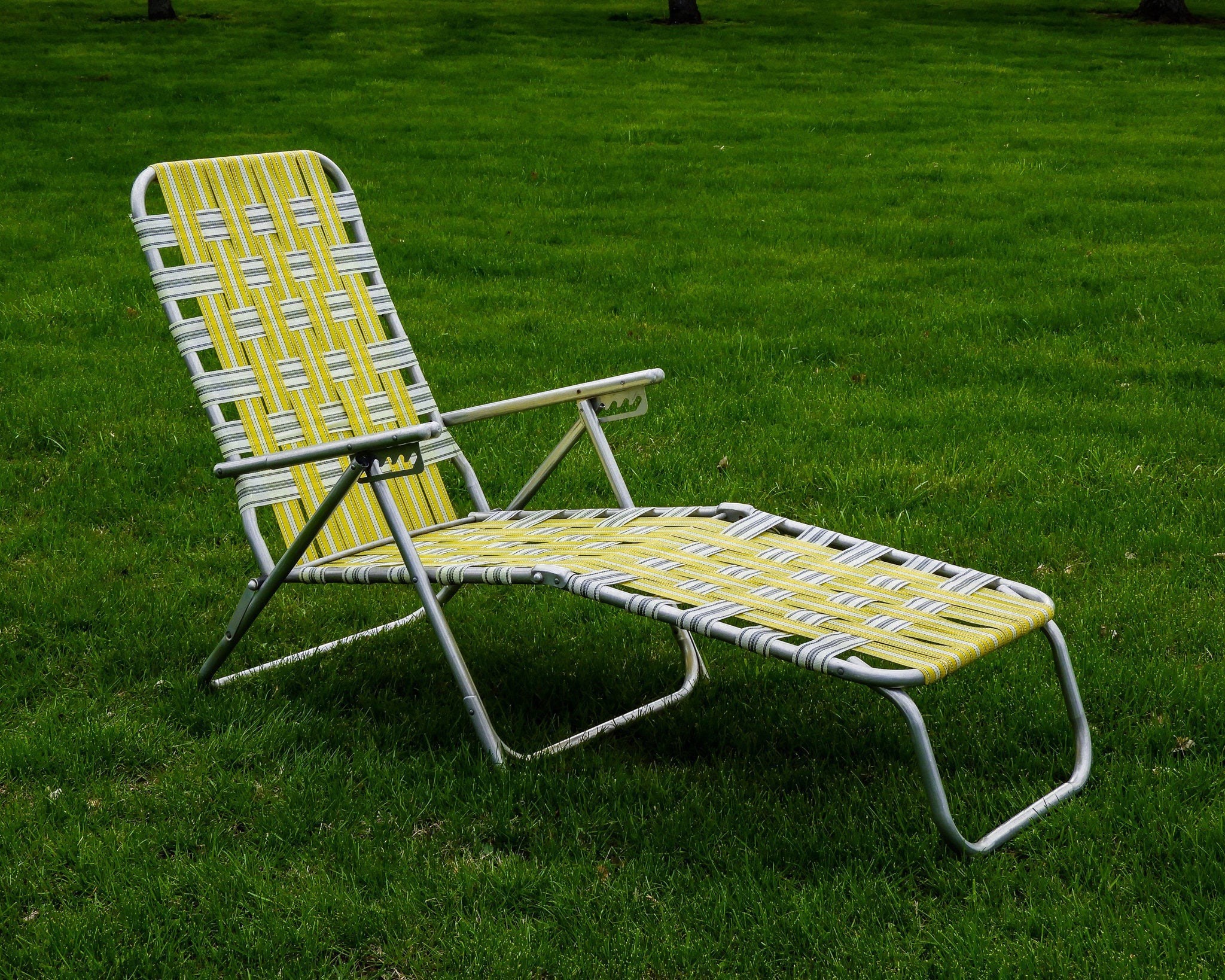 webbed lawn chairs