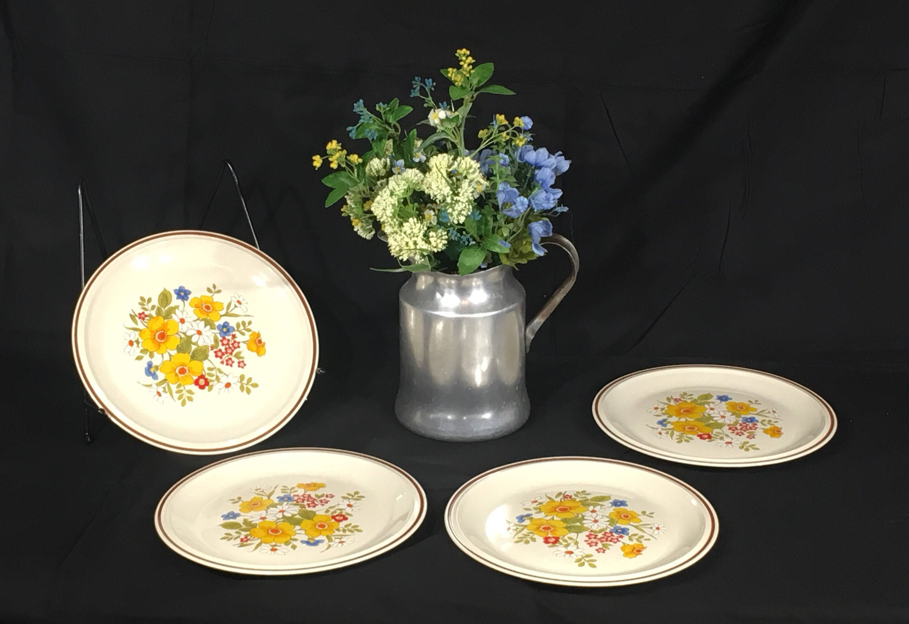 Vintage Hearthside Daisy Plates (4), Casual Elegance Stoneware Dish