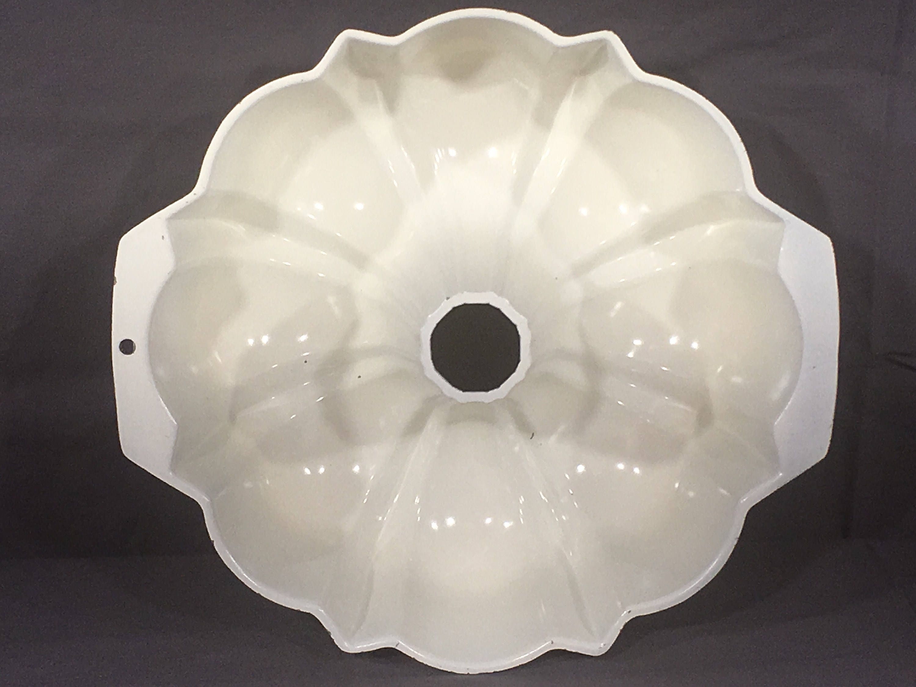 Vintage Bundt Pan, Nordic Ware Best Bundt, Gray Green Decorative Metal