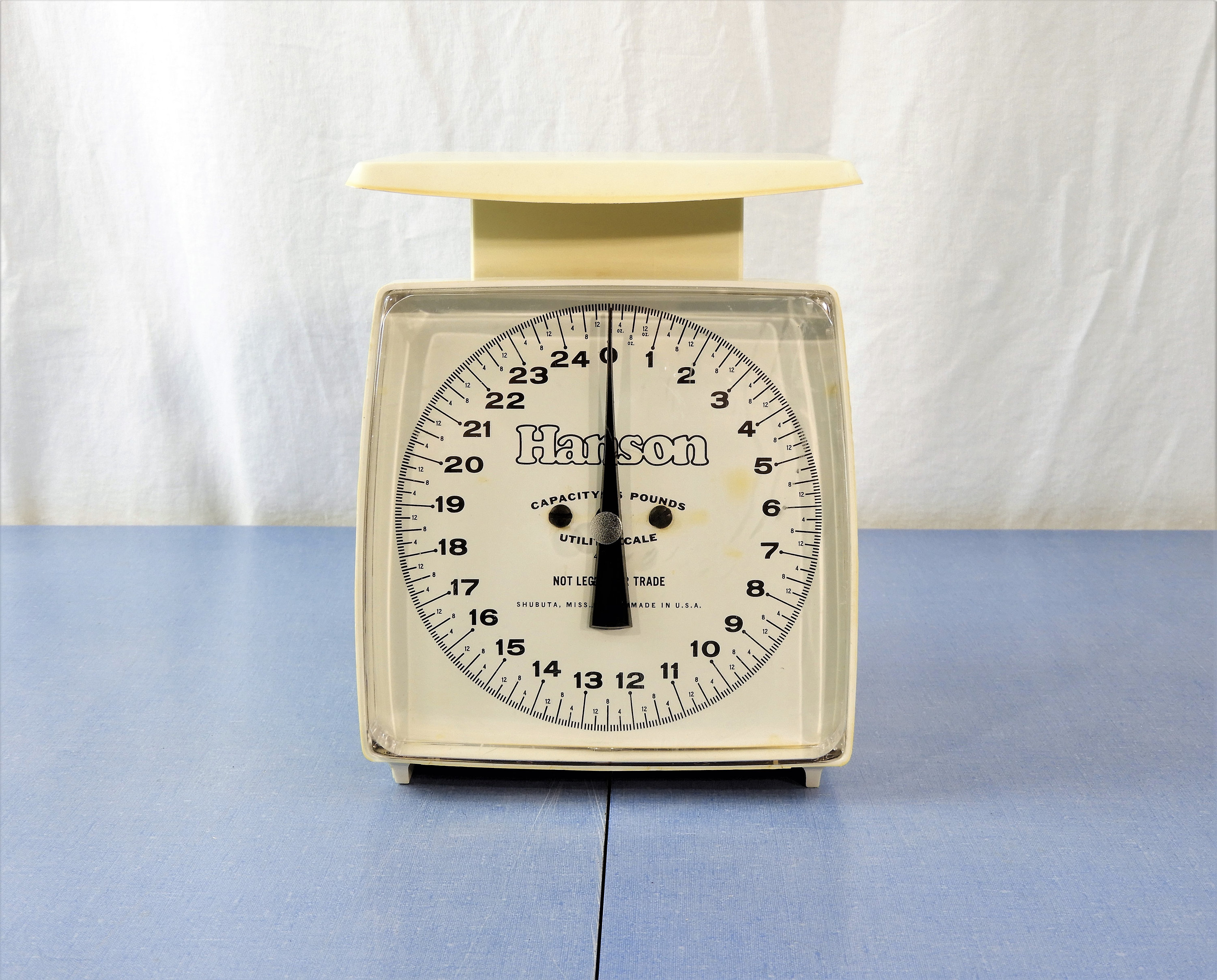 Vintage Hanson Scale 25 Pound Capacity Working Instrument Kitchen Decor Adjustable White And Black Clear Front 4040 4 Utility