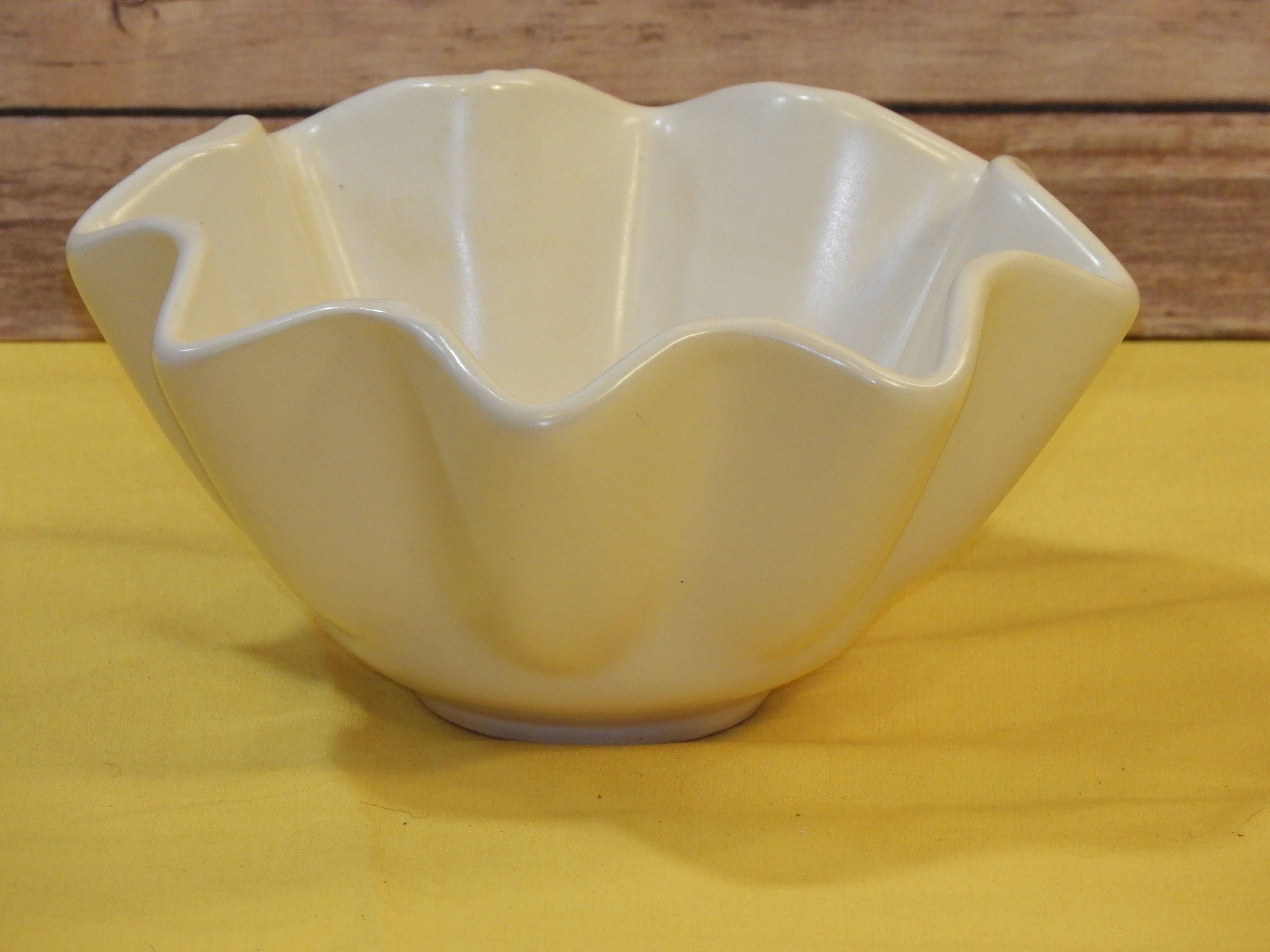 Vintage Hull Pottery Candy Dish, B6 Decorative White Ceramic Dish, Wavy