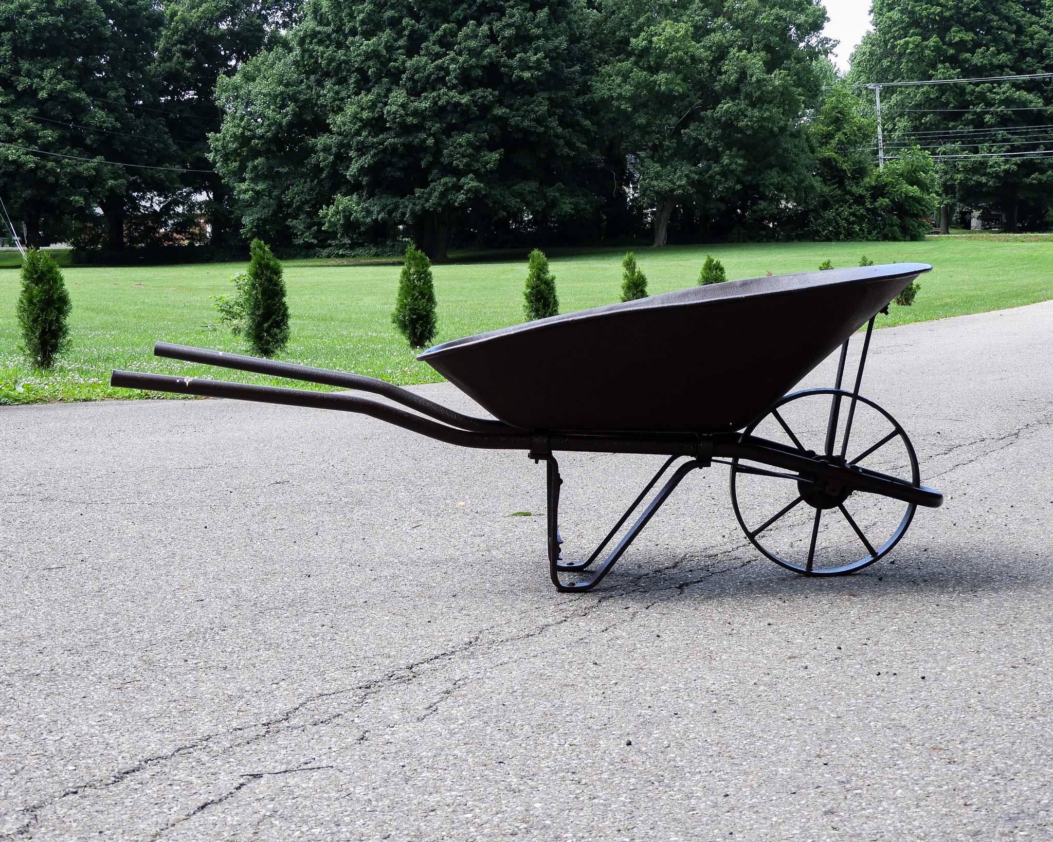 Vintage Rustic Wheelbarrow, Chattanooga 143T, Industrial Metal, Tube
