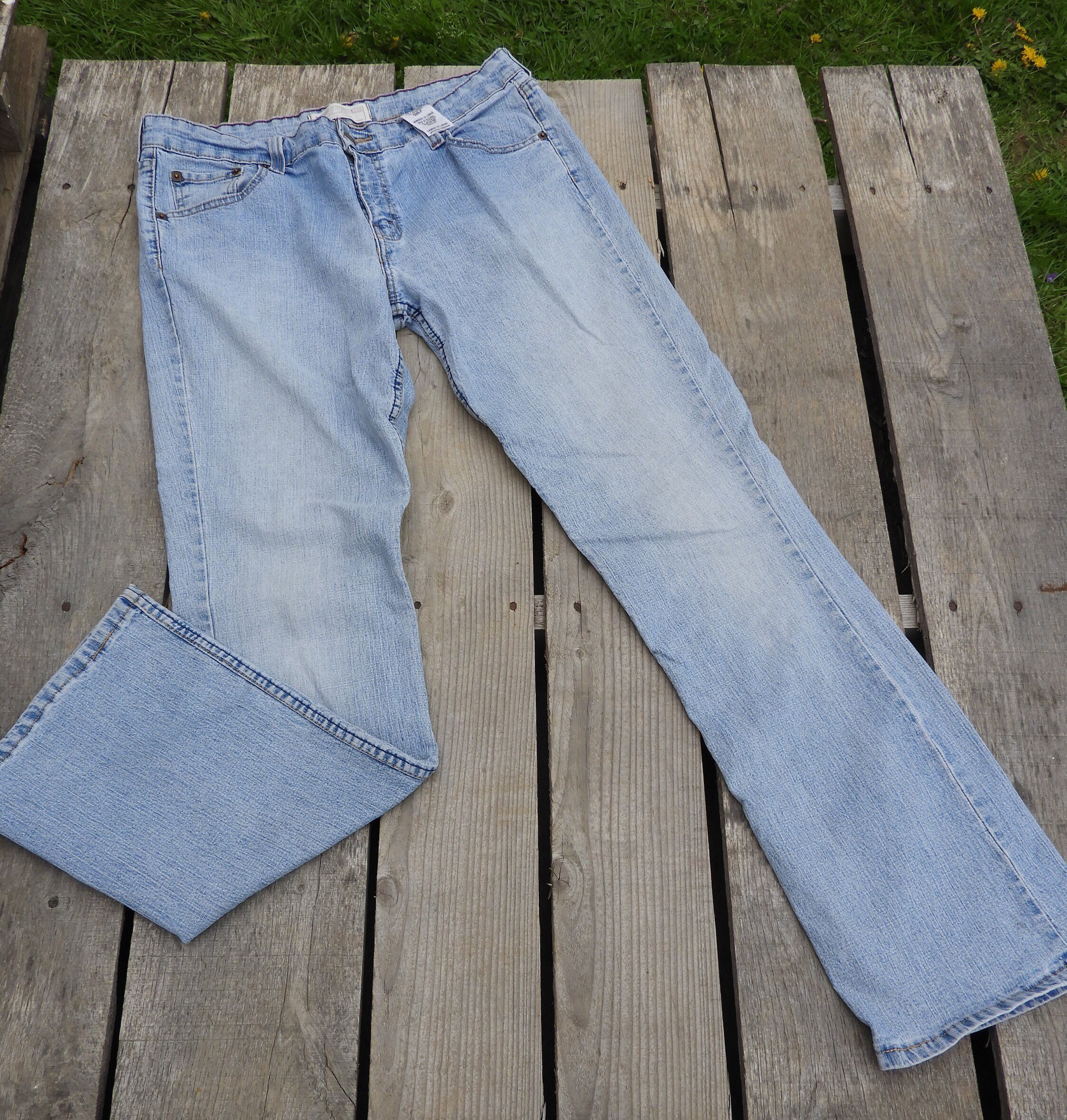 low rise levi jeans for women