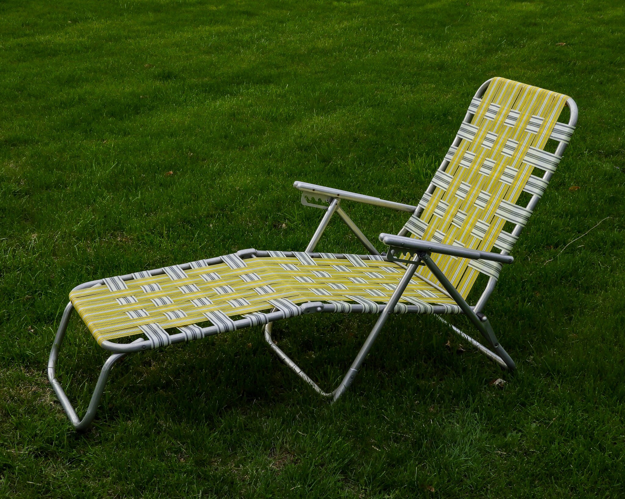 Vintage Chaise Lounge, Lawn Chair, Adjustable Recliner, Patio Furniture, bed Seat, Yellow