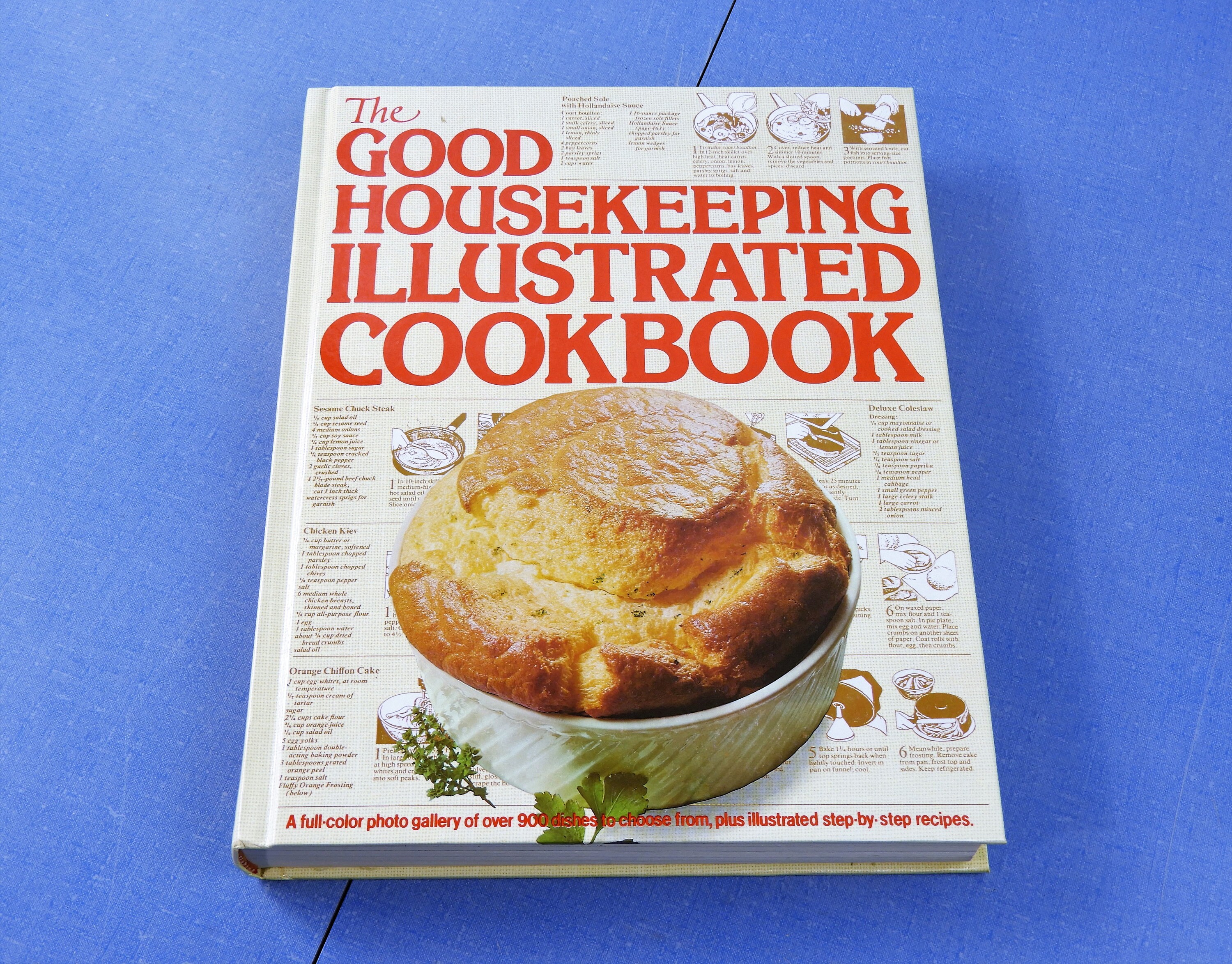 Vintage Hardback Cookbook The Good Housekeeping Illustrated Cook Book 1980 Hearst Zoe Coulson Step By Step Recipes Beige Kitchen Decor