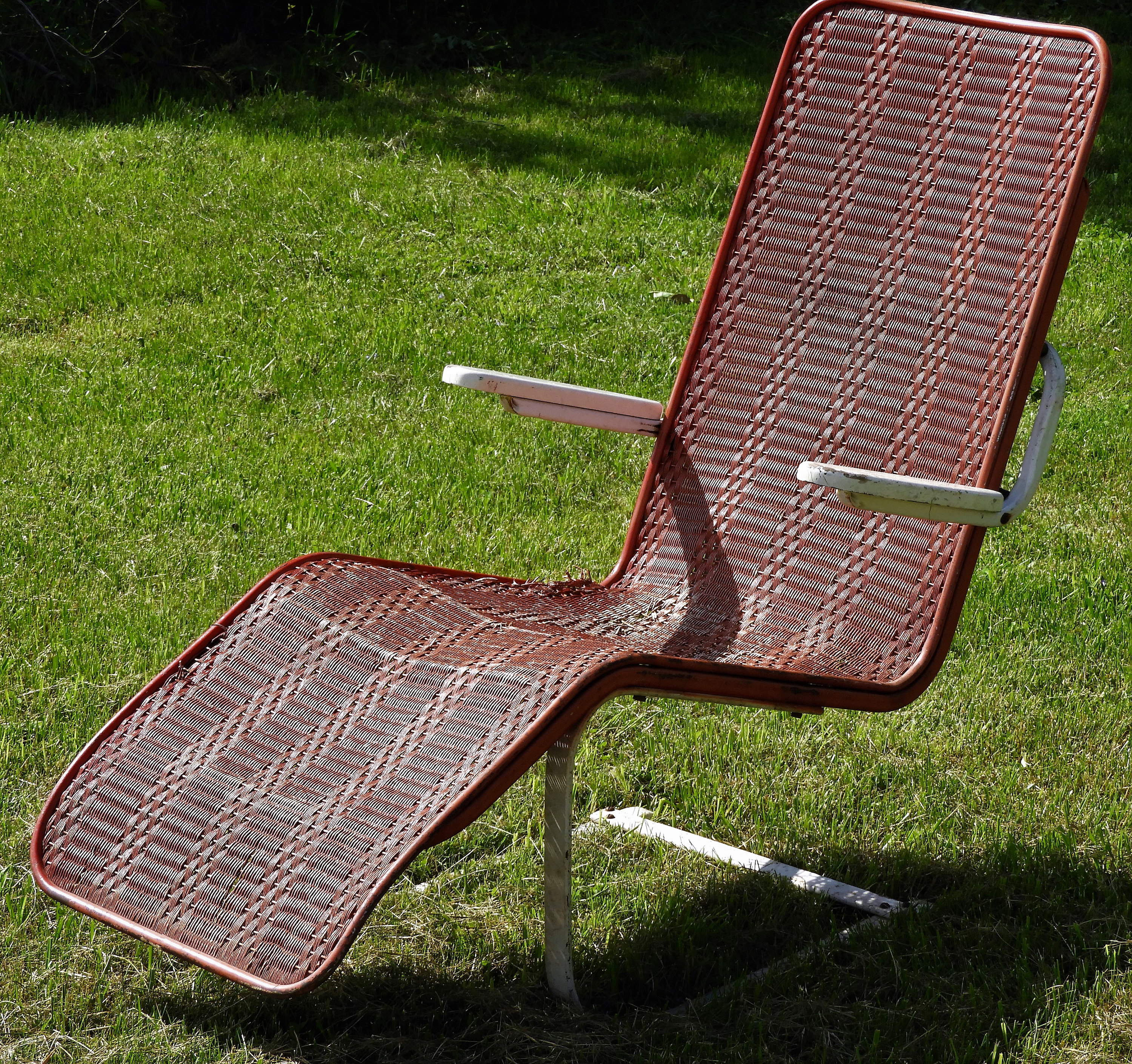 Mid Century Lloyd Looms Chair, Bouncy Chaise Lounge, Distressed Red