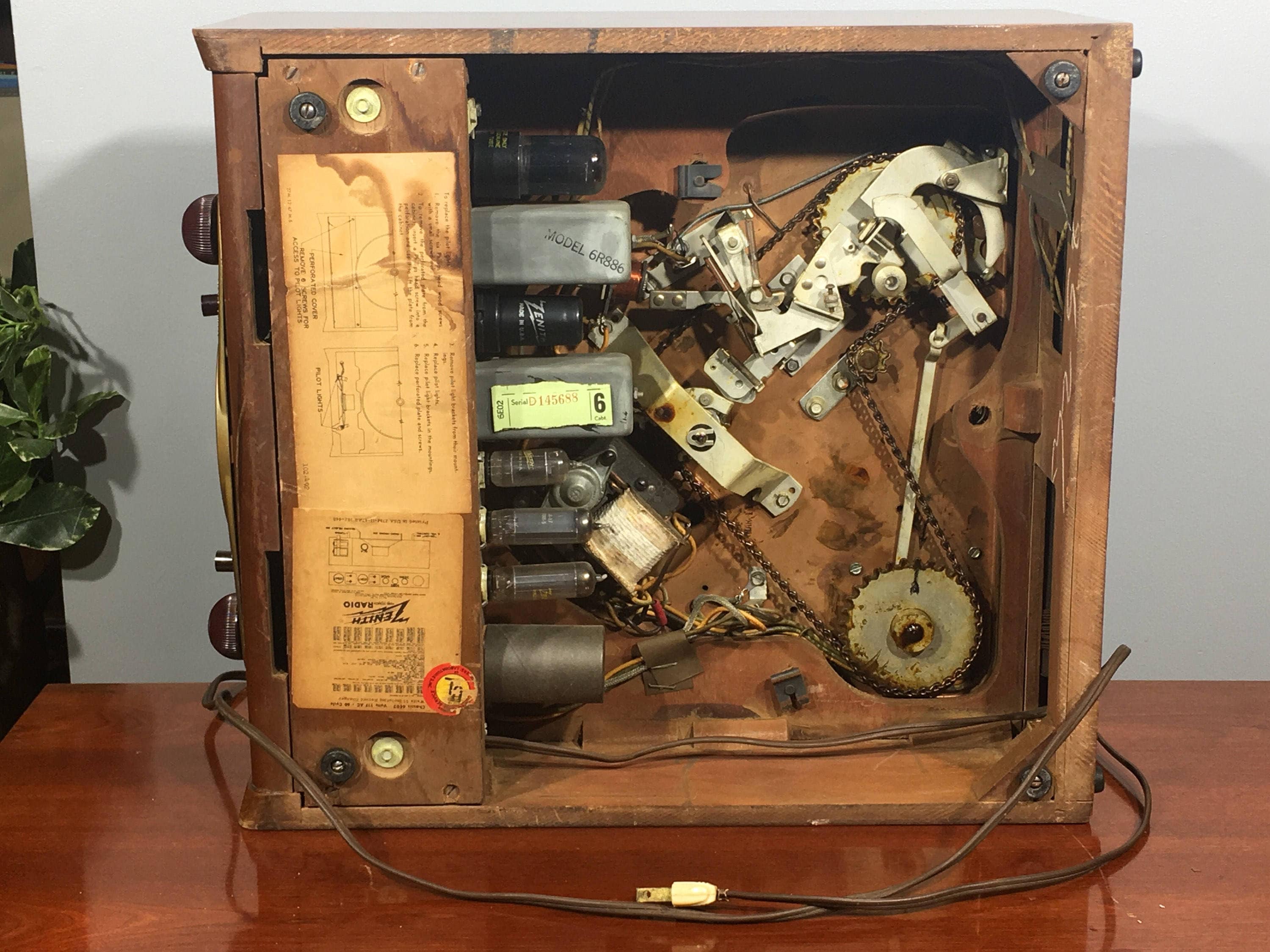 Mid Century Zenith Record Player, Zenith 6R886 Long Distance Radio