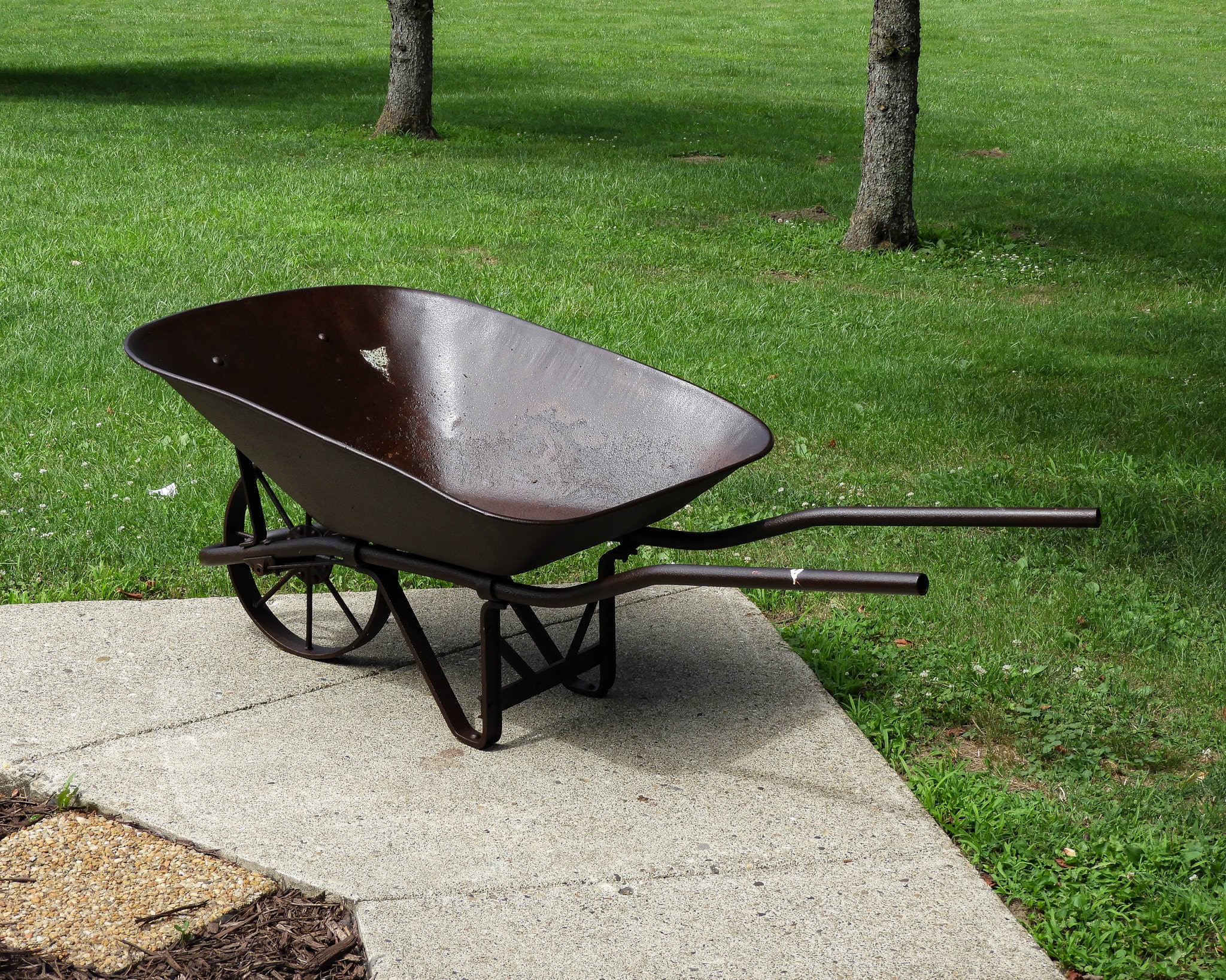 Vintage Rustic Wheelbarrow, Chattanooga 143T, Industrial Metal, Tube