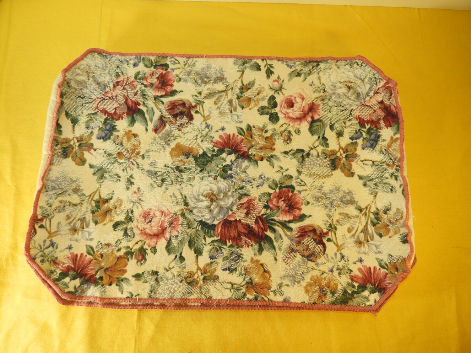 Vintage Country Floral Tapestry Place Mats (4), Quilted Floral Table