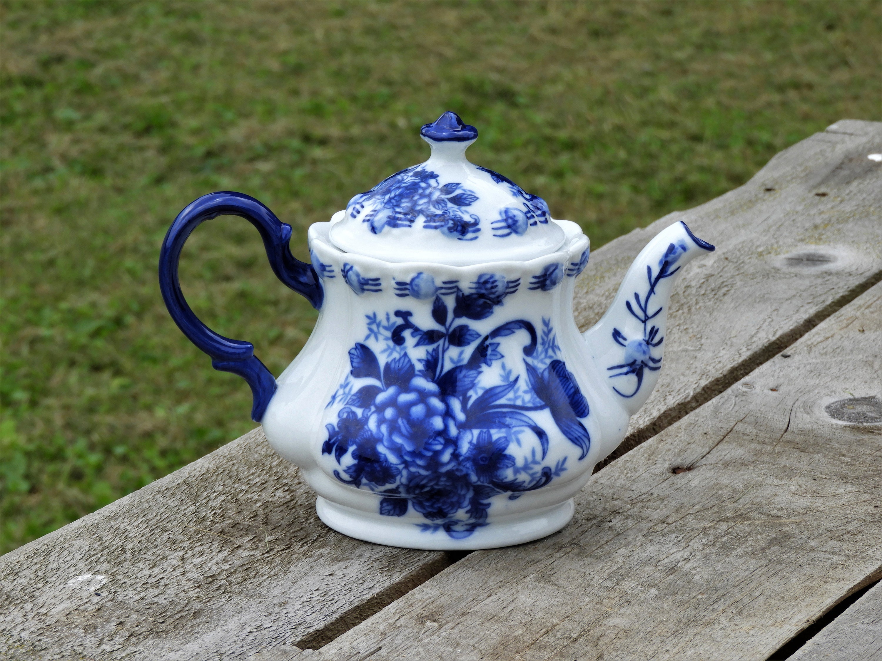 Vintage Asian Tea Pot, 4 Cup Teapot, Ceramic Melon Pitcher, Blue