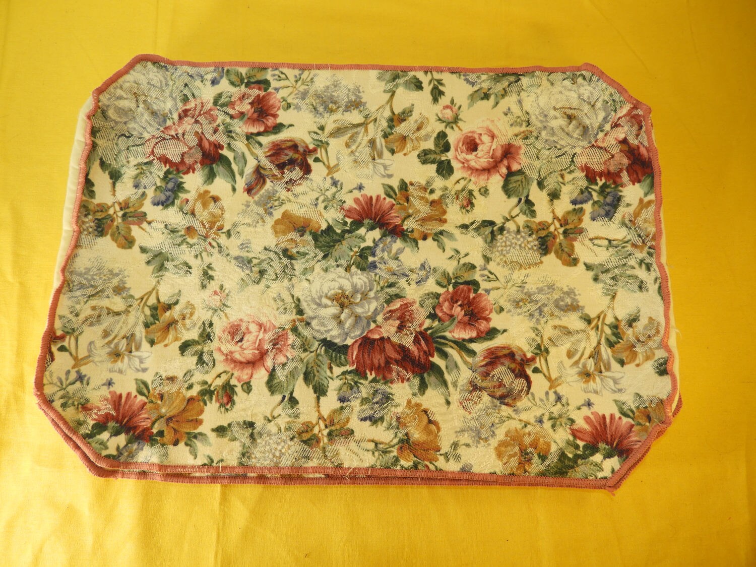 Vintage Country Floral Tapestry Place Mats (4), Quilted Floral Table