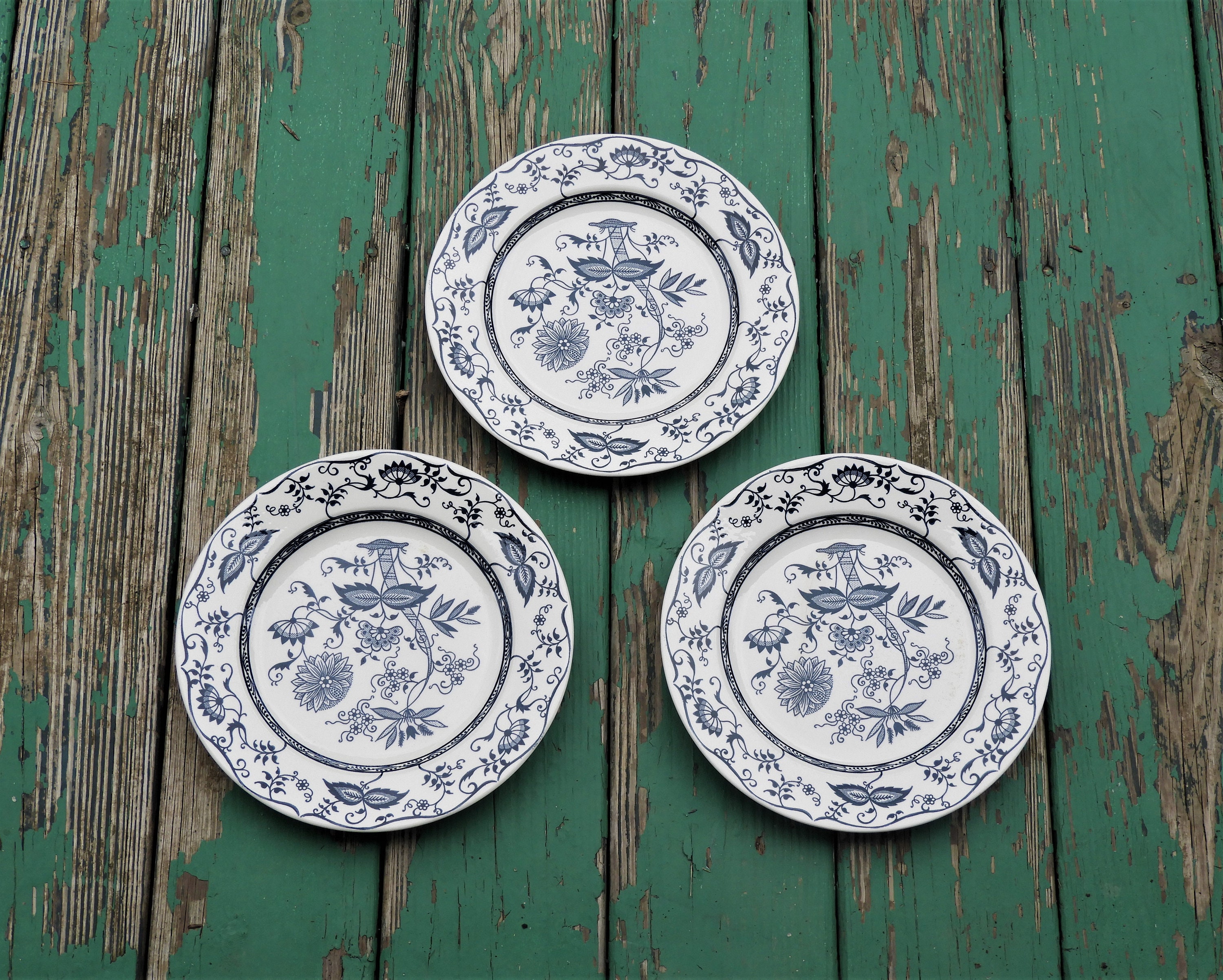Vintage Blue Onion Plates (3), Decorative China Dishes, Round Ceramic