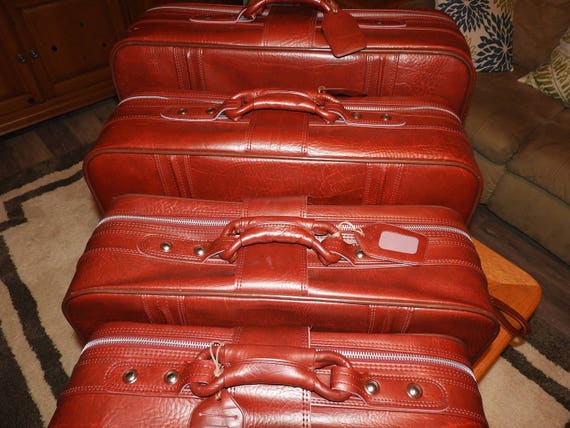 Vintage Classic World Traveler English Style Red leather look suitcase  Luggage