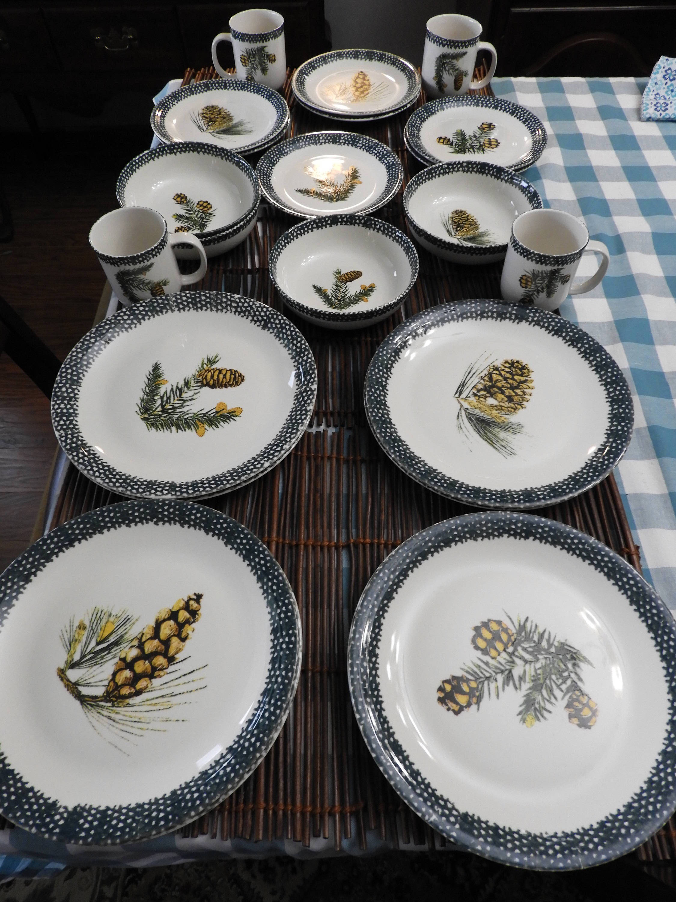 Vintage Thompson Pottery Dinnerware Set (23 Pieces), Green & Brown