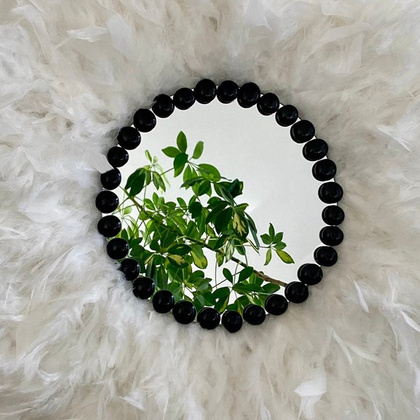 JUJUHAT plumes naturelles, taille 60 cm, blanc et perles de verre noires