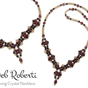 Puede incluir: Un collar de cuentas con una cadena dorada y cuentas negras y rojo oscuro. El collar tiene un colgante con un racimo de cuentas rojo oscuro. El collar se llama "Craving Crystal Necklace" de Deb Roberti.