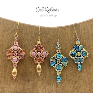 Könnte beinhalten: Vier Paar Perlen-Ohrhänger in Rosa, Gold und Türkis, präsentiert auf einem Holzständer. Die Ohrringe weisen aufwendige Perlenarbeiten und verschiedene Formen auf. Der Text "Deb Roberti Tiptop Earrings" ist sichtbar.