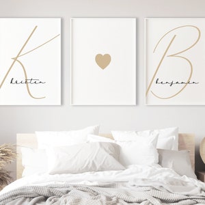 Namensinitialen des Paares, Hauptschlafzimmer über dem Bett Kunstpaar Schlafzimmer Drucke 3er-Set, Hochzeitsgeschenke Paarname benutzerdefinierte digital druckbare