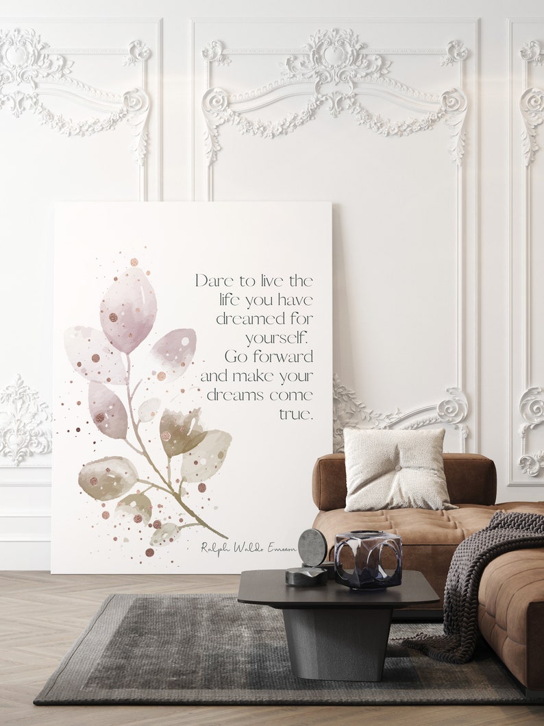 Op de afbeelding: Een aquarelprint met een citaat van Ralph Waldo Emerson: "Durf te leven zoals je hebt gedroomd. Ga ervoor en maak je dromen waar."