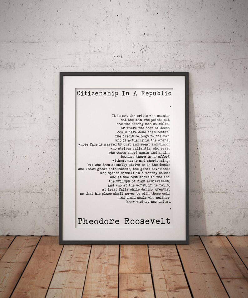 Theodore Roosevelt "Man in the Arena" citattryck - Inspirerande ledarskapsväggkonst - Motiverande vintage typografiaffisch White Background