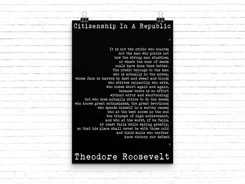 Theodore Roosevelt "Man in the Arena" citattryck - Inspirerande ledarskapsväggkonst - Motiverande vintage typografiaffisch Black Background
