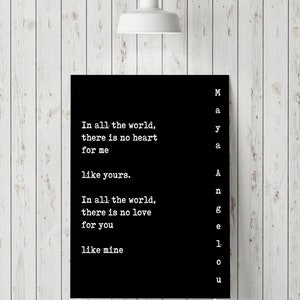 K&ouml;nnte beinhalten: Schwarz-wei&szlig; Typografie-Druck mit dem Text "In der ganzen Welt gibt es kein Herz f&uuml;r mich wie deines. In der ganzen Welt gibt es keine Liebe f&uuml;r dich wie meine."