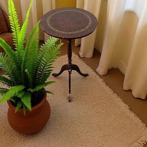 Vintage round side table / plant table