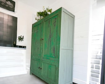 Credenza vintage verde in stile brocante