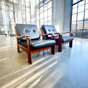 Set of 2 vintage armchairs / single seaters / armchairs