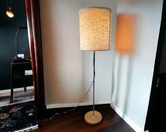 Vintage vloerlamp / staanlamp met chroom / hout