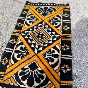 vintage handmade mat / carpet / kilim style