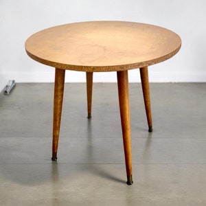 Vintage round side table / coffee table / plant table