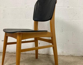 Chaise vintage : bois et cuir skaï noir