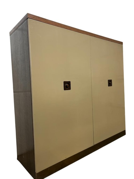 Vintage flacher Schrank / Schrank / Kommode aus den Siebzigern