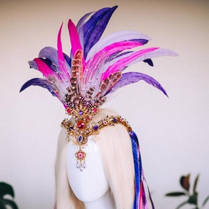 Carnival Feather Crown and Earrings Set, Boho Festival Headpiece, Feather and Gemstone Costume Accessories, Showgirl Crown and Earrings