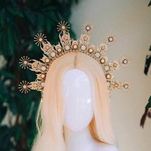 Gold halo crown, Wedding headpiece, Wedding crown, Bridal headpiece, Bridal crown, Gold crown with pearls, Goddess crown, Fairy crown, Boho