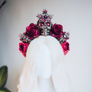 Corona de La Catrina, Tiara de Calavera, Tocado de Flores Rojas, Corona de Calavera de Azúcar, Tiara del Día de los Muertos, Corona Floral, Tocado de Festival Hecho a Mano