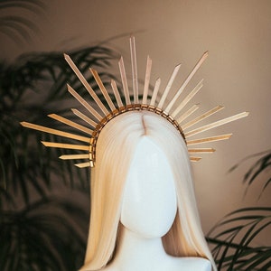 Gold halo crown, Halo crown, Halo headband, Wedding crown, Bridal headpiece, Wedding hair accessories, Gold crown, Bridal crown