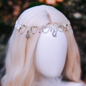 Cadena para la cabeza celestial plateada, corona lunar, tocado nupcial, joyería para el cabello de boda élfica, tocado de diosa