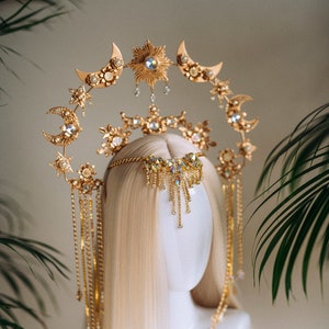Celestial Moon Crown, Star and Moon Tiara, Gold Bridal Headpiece, Goddess Crown for Weddings, Festival Crown, Boho Celestial Headpiece