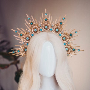 Corona de halo celestial, tocado con rayos de sol dorados, corona de festival turquesa, halo de boda, tiara de diosa bohemia, tocado llamativo hecho a mano