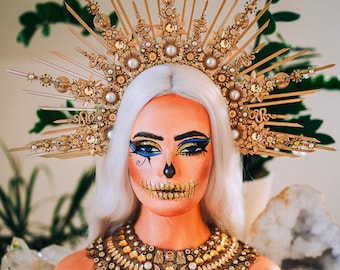 Złota korona z aureolą Kleopatry, ozdoba na głowę egipskiej bogini, korona starożytnego Egiptu, nakrycie głowy faraona, korona na Halloween