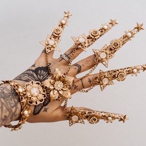 Moon Child Finger Claws, Gold Bracelet, Nails Jewellery, Halloween, Filigree Jewellery, Gold Fingers, Sugar skull, Photo props, Gold Fingers image 6