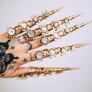 Gold Finger Jewellery 1 piece, Gold Bracelet, Nails Jewellery, Halloween, Filigree Jewellery, Sugar skull, Photo props, Finger Claws,Wedding