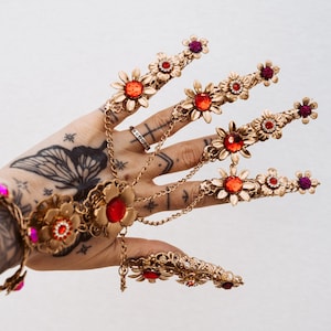 Gold Fingers Jewellery, Gold Bracelet, Nails Jewellery, Nails Design, Filigree Jewellery, Gold Fingers, Ring, Gold Ring, Photoprops