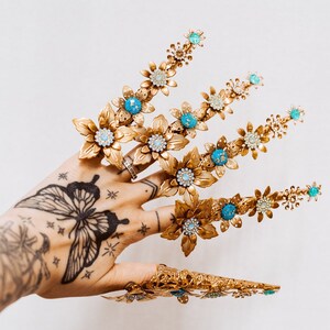 Blue Finger Claw 1 piece, Gold Bracelet, Nails Jewellery, Halloween, Filigree Jewellery, Gold Fingers, Sugar skull, Photo props, Jewellery image 2