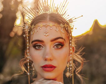 Celestial Halo Crown: Gold Bridal Headpiece with Stars and Pearls