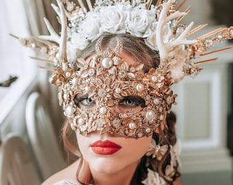 Máscara de mascarada floral de diosa dorada adornada con perlas, accesorio de disfraz de carnaval de lujo