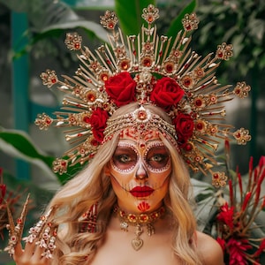 Corona de halo de La Catrina, corona de flores, rosas rojas, tocado de calavera dorada, tiara del Día de Muertos, tocado de festival gótico, corona hecha a mano